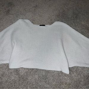 White knit crop top with flared sleeves. Forever 21 Size: M